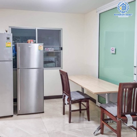 *****บ้านแฝดมือสองย่านนนทบุรี ม.ซอยบางกร่าง63 บางกรวย-ไทรน้อย เนื้อที่กว้างเกือบ 41 ตร.ว. ฟังก์ชัน 3 ห้องนอน 2 ห้องน้ำ ที่จอดรถ 2 คัน บ้านสวย ตกแต่งใหม่พร้อมเข้าอยู่ บนทำเลแห่งการเดินทาง เชื่อมต่อถนนบางกรวย-ไทรน้อย ถนนราชพฤกษ์, ถนนรัตนาธิเบศร์ จองเลยวันนี้!